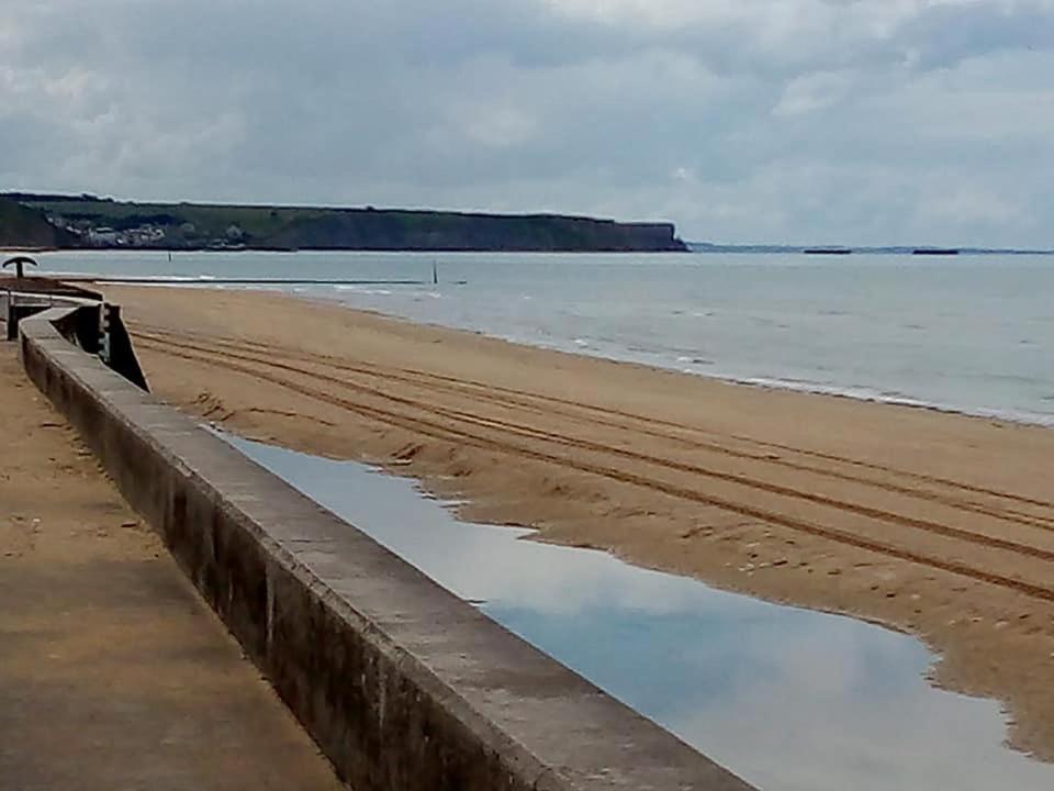 Maison Renovee En Pierres Sejour Spacieux Avec Jardin Et Terrasse Amenagee Pres Omaha Beach & Bayeux A 5Mn De La Mer Tous Commerces Commes Luaran gambar